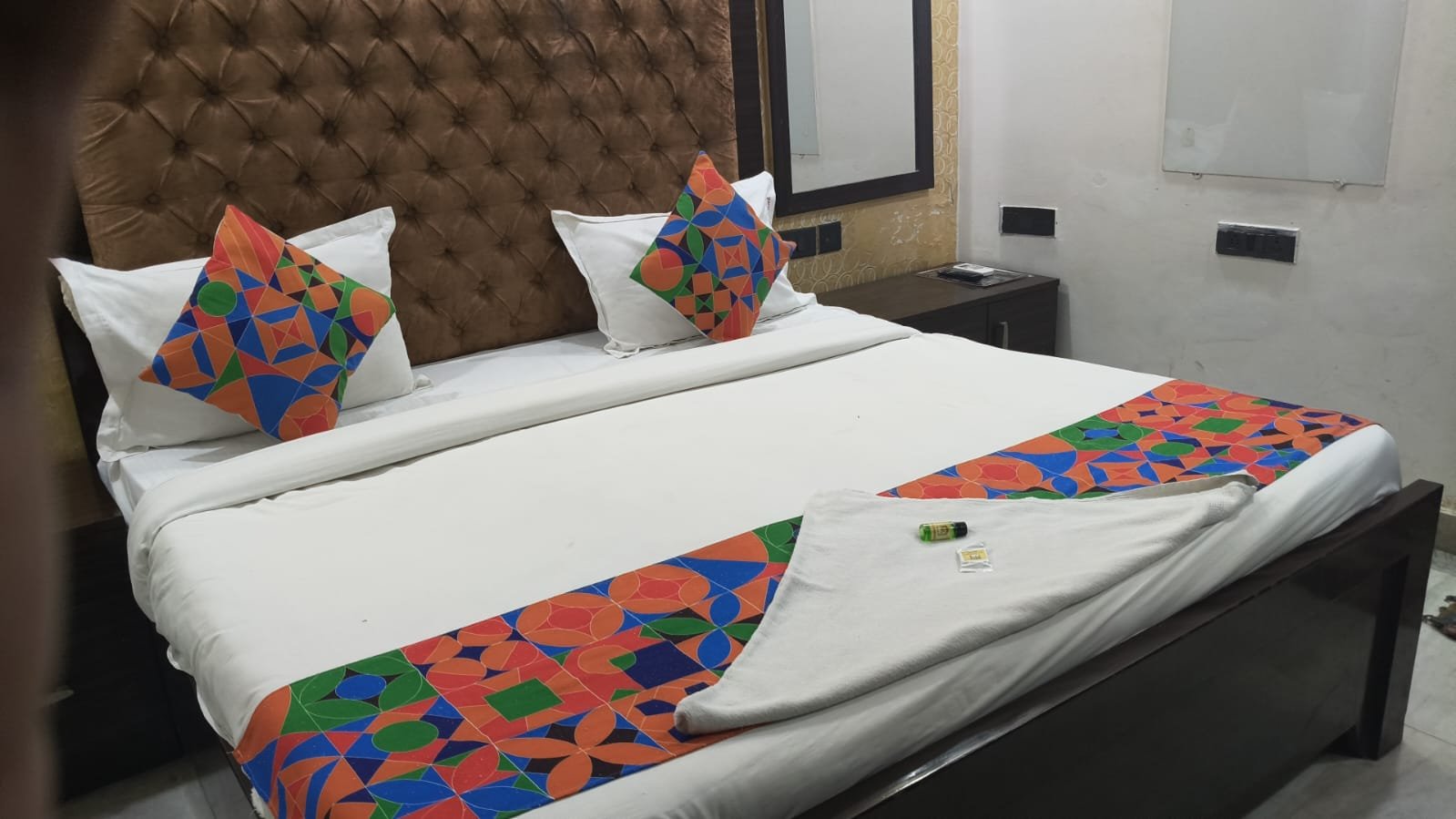 Roomshala Hotel NK - Near Kalkaji Extension